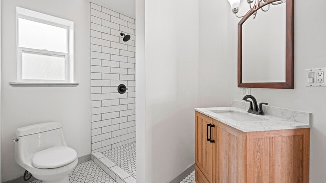 Building Photo - 870 Fitchview Lane-SI ID1538705P