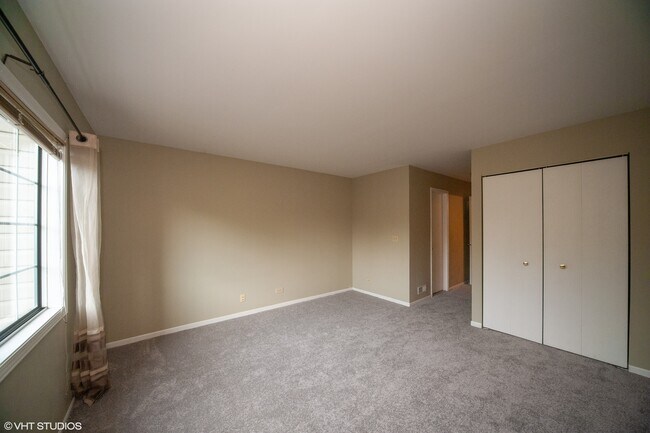 Building Photo - 1252 S Parkside Dr