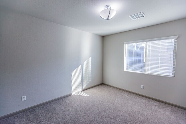 Building Photo - Rooftop Balcony