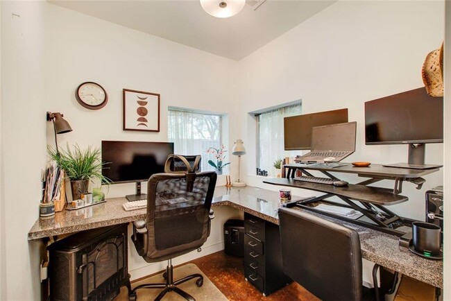 Building Photo - 241 Maynard Terrace SE