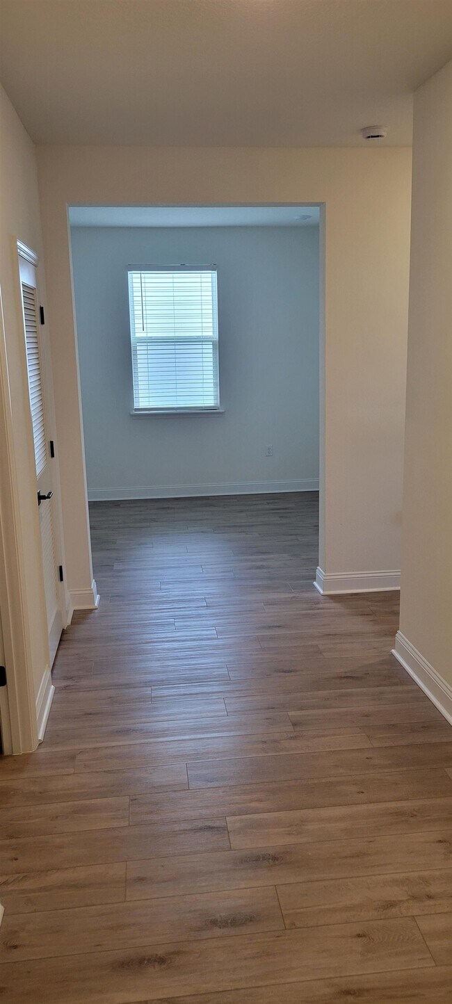 Building Photo - 214 Santos Ln