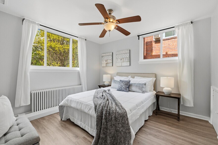 Building Photo - 204 Webster St NE