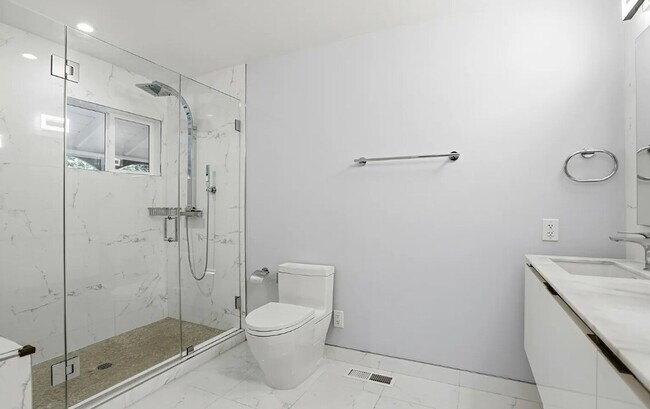 Building Photo - 339 Vine St