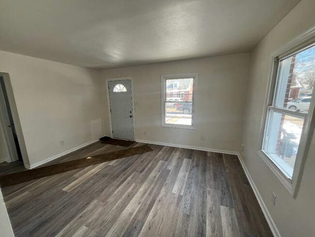 Building Photo - 721 Winston Dr