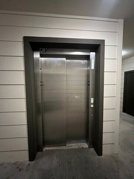 Building Photo - 9301 Old Bee Caves Rd