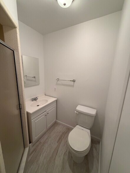 Building Photo - 44539 Lowtree Ave