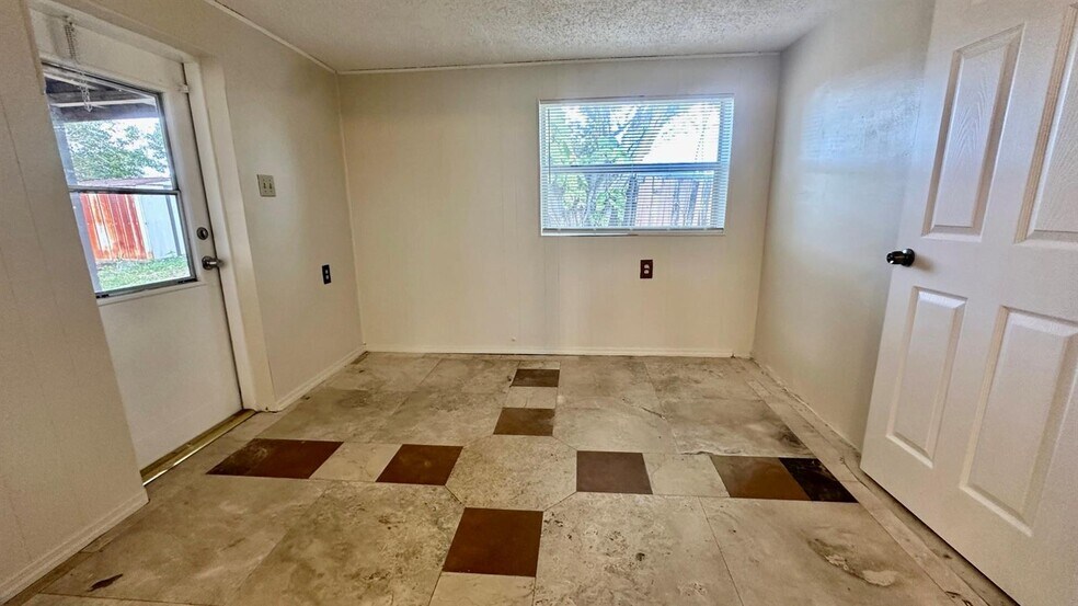 Building Photo - 414 SW 72nd Ave