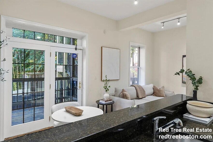 Building Photo - 59 Fort Ave