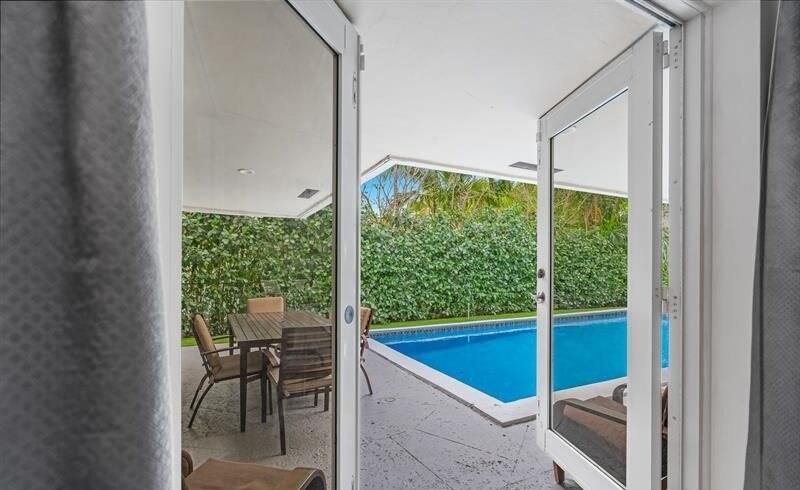 Building Photo - 2409 NE 22nd Terrace