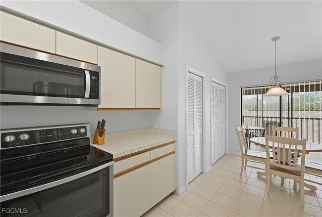 Building Photo - 12250 Kelly Greens Blvd