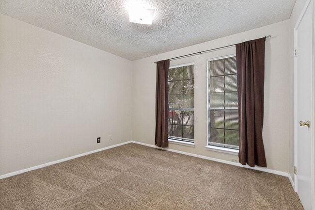 Building Photo - 6991 Sunset Village Dr