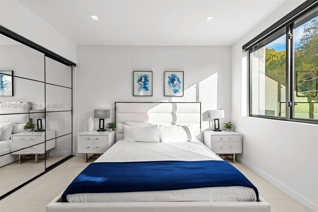 Building Photo - 2572 NE 182nd Terrace