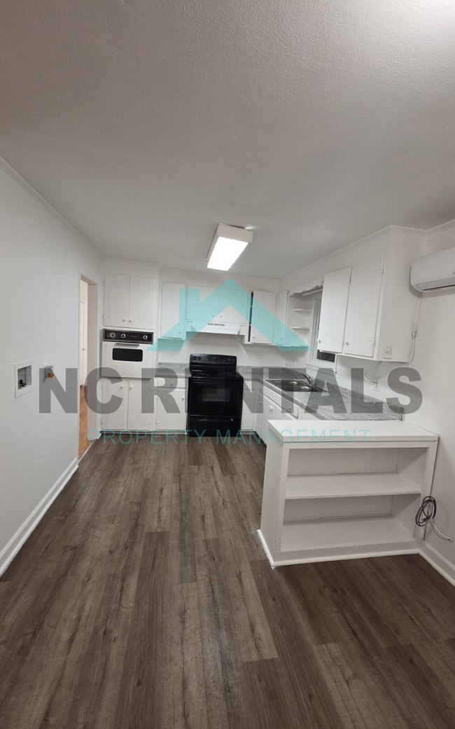 Building Photo - 527 Swain Dr