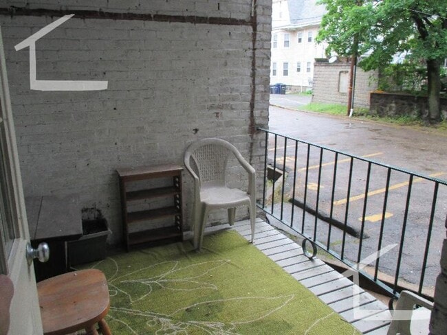 Building Photo - Large, Beautiful renovated 1 bed