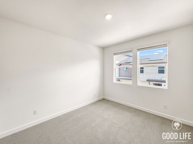 Building Photo - Stunning 3B/2.5BA Townhome in San Marcos A...
