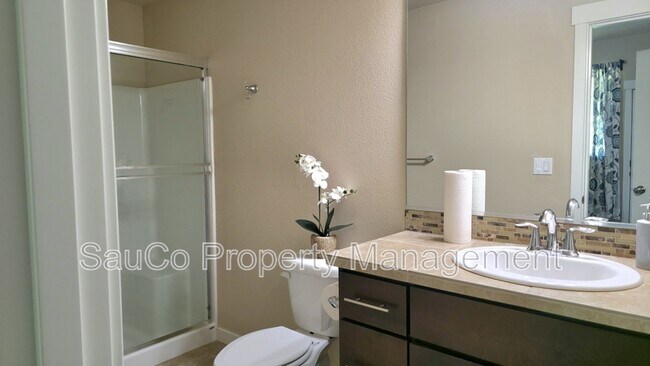 Building Photo - 525 SW 197th Pl
