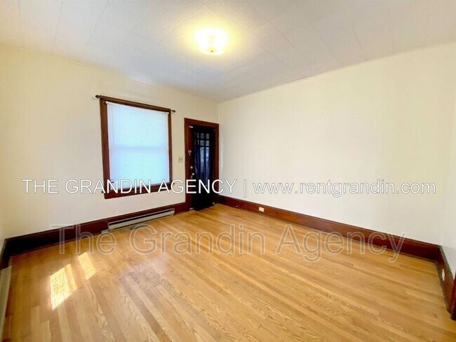 Building Photo - 1129 Stewart Ave SE