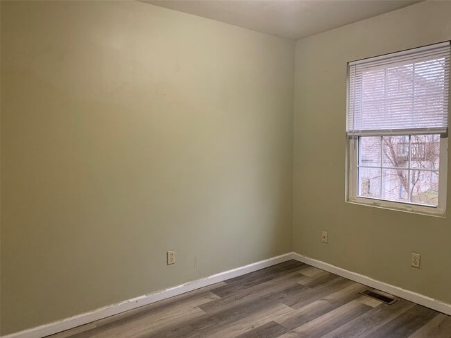 Building Photo - 403 Frank St