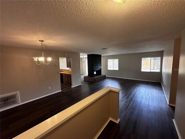Building Photo - 321 Redwing Way