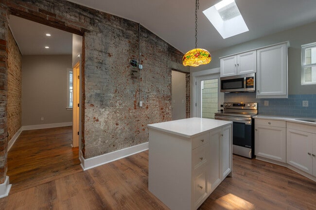 Building Photo - 513 Pershing Ave