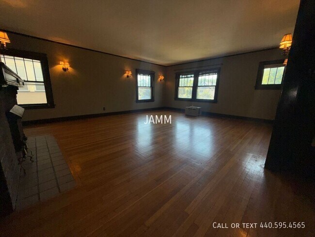 Building Photo - 9614 Clifton Blvd