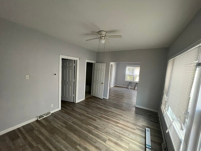 Building Photo - 1917 61st St