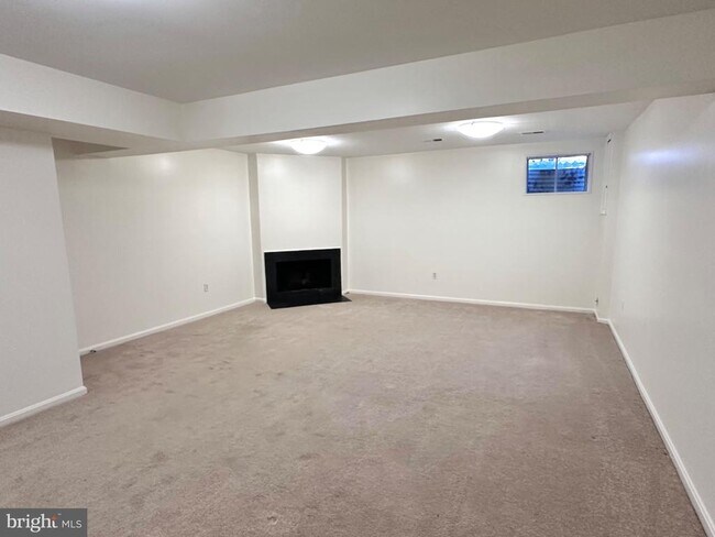 Building Photo - 915 Portner Pl