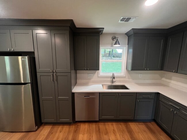 Building Photo - 3025 Barrett Ct