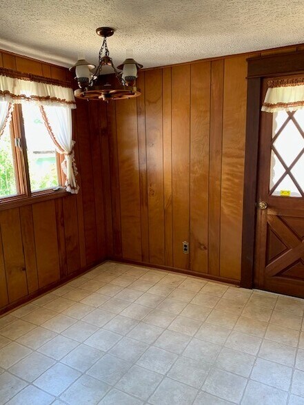 Eat in kitchen, back door - 1219 S Washington St
