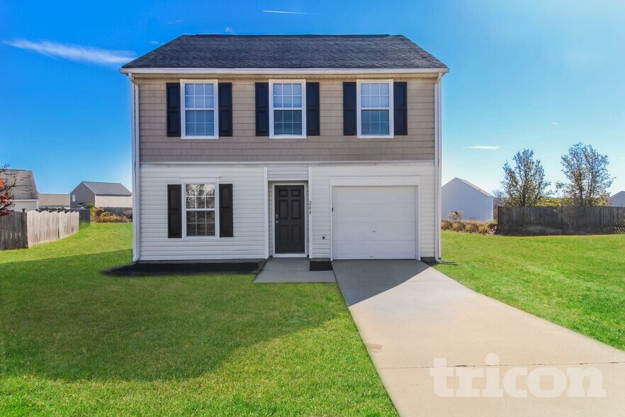 Primary Photo - 208 E Waverly Pl Ct