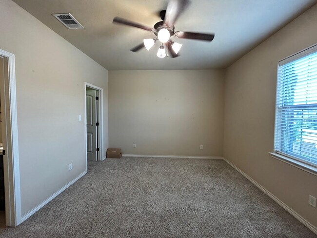 Building Photo - 405 Baby Bear Dr
