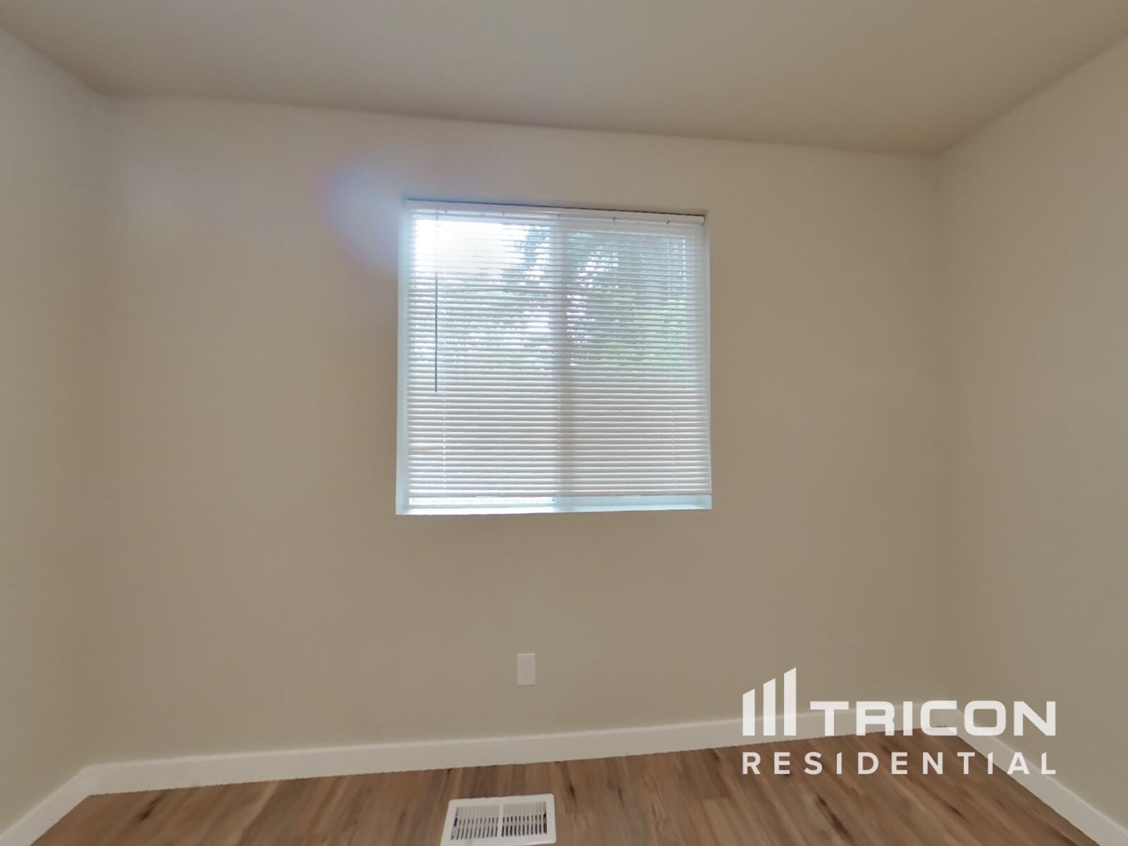 Building Photo - 7540 Grahns Ln NE