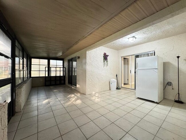 Building Photo - 3/2 in Townhomes West