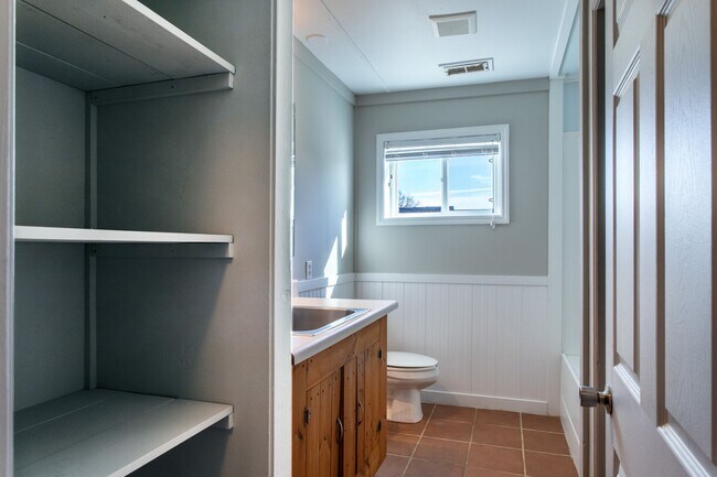 Building Photo - Downtown Apartment