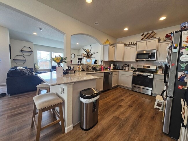 Building Photo - Like new!! 3-bedroom, 3-bathroom rental in Lorson Ranch community!