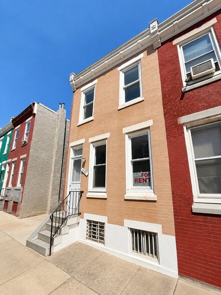 Building Photo - Spacious 4 Bedroom Home with Private Backyard & Flexible Living Space