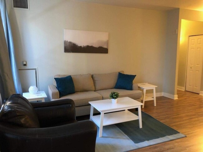 Building Photo - CH-Midland Lofts