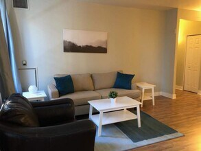 Building Photo - CH-Midland Lofts