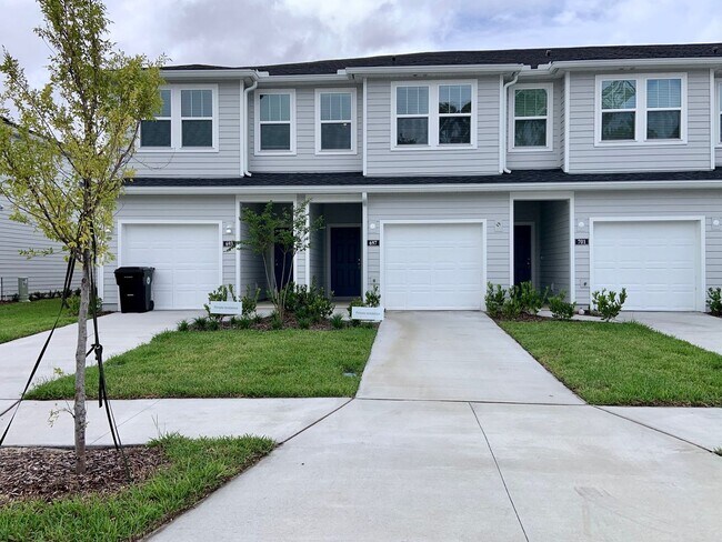 Building Photo - 697 Holly Lks Dr