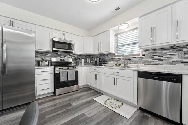 Building Photo - 214 Bridgefield Pl