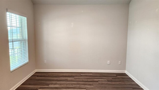 Building Photo - 704 Giorgio Moroder Dr