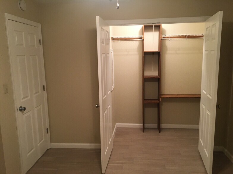 Building Photo - 2560 Lisa Dr