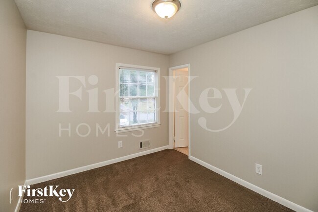 Building Photo - 9067 Homewood Dr