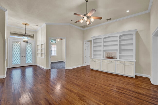 Formal Living Room. - 832 Ashton Oaks Cir