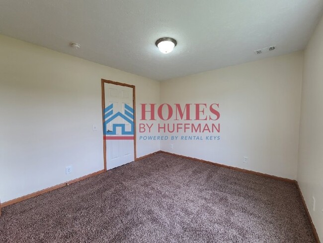 Building Photo - Three Bedroom Townhouse | Two Bath | Chandler