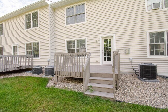 Building Photo - 3057 Venice Ln NW