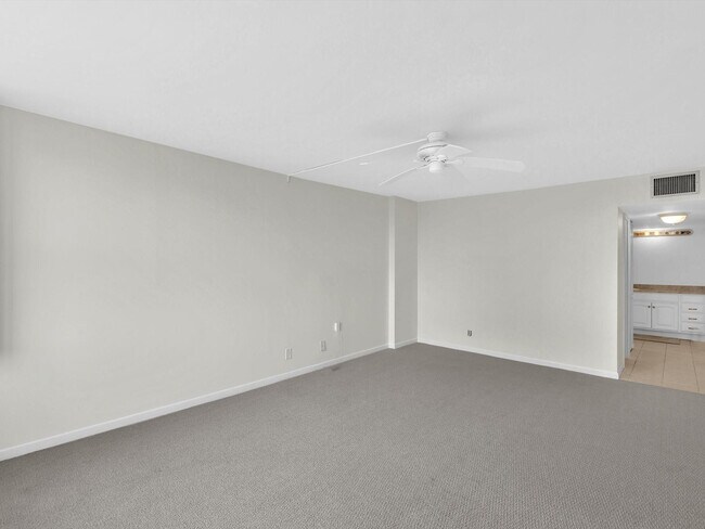 Building Photo - 1150 Hillsboro Mile