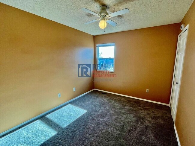 Building Photo - 4730 Cove Ct