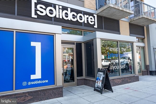 Building Photo - 2460 Ontario Rd NW