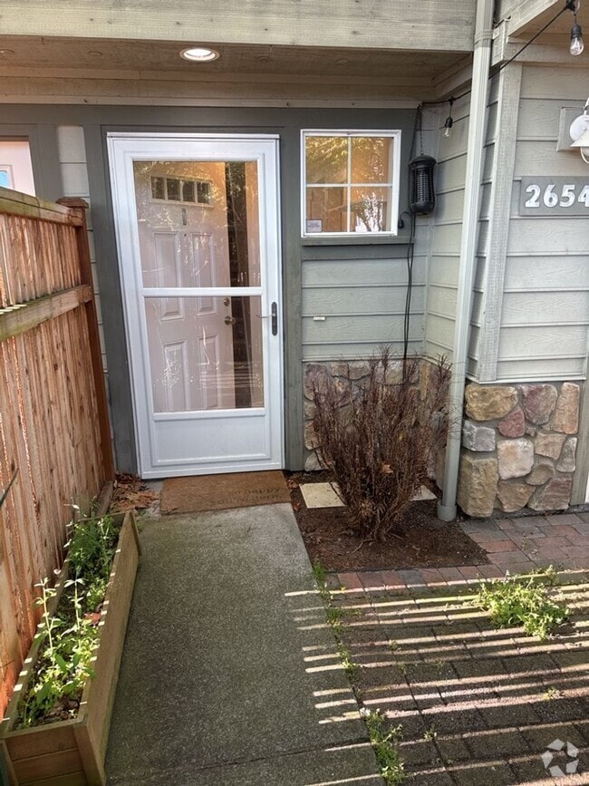 Building Photo - 3 Bed 3.5 Bath Stunning Northwest Style To...